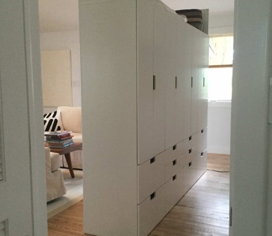 DIY : Comment créer un meuble secrétaire avec une armoire ?