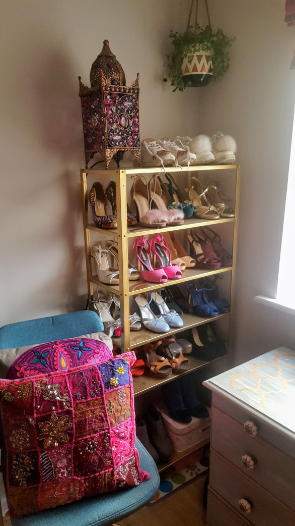 Shoe display rack: A HYLLIS hack